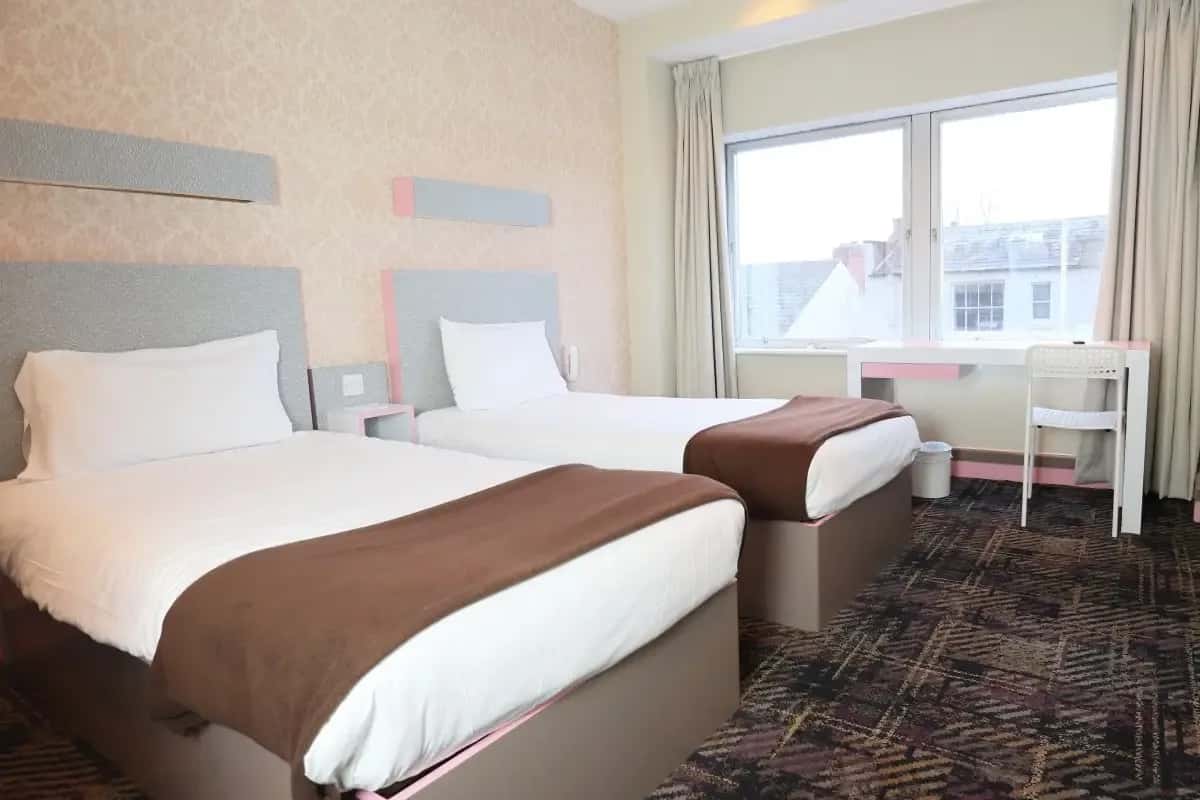 Accessible Twin Room in Citrus Hotel Cheltenham