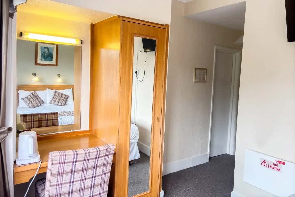 Double Room (1)