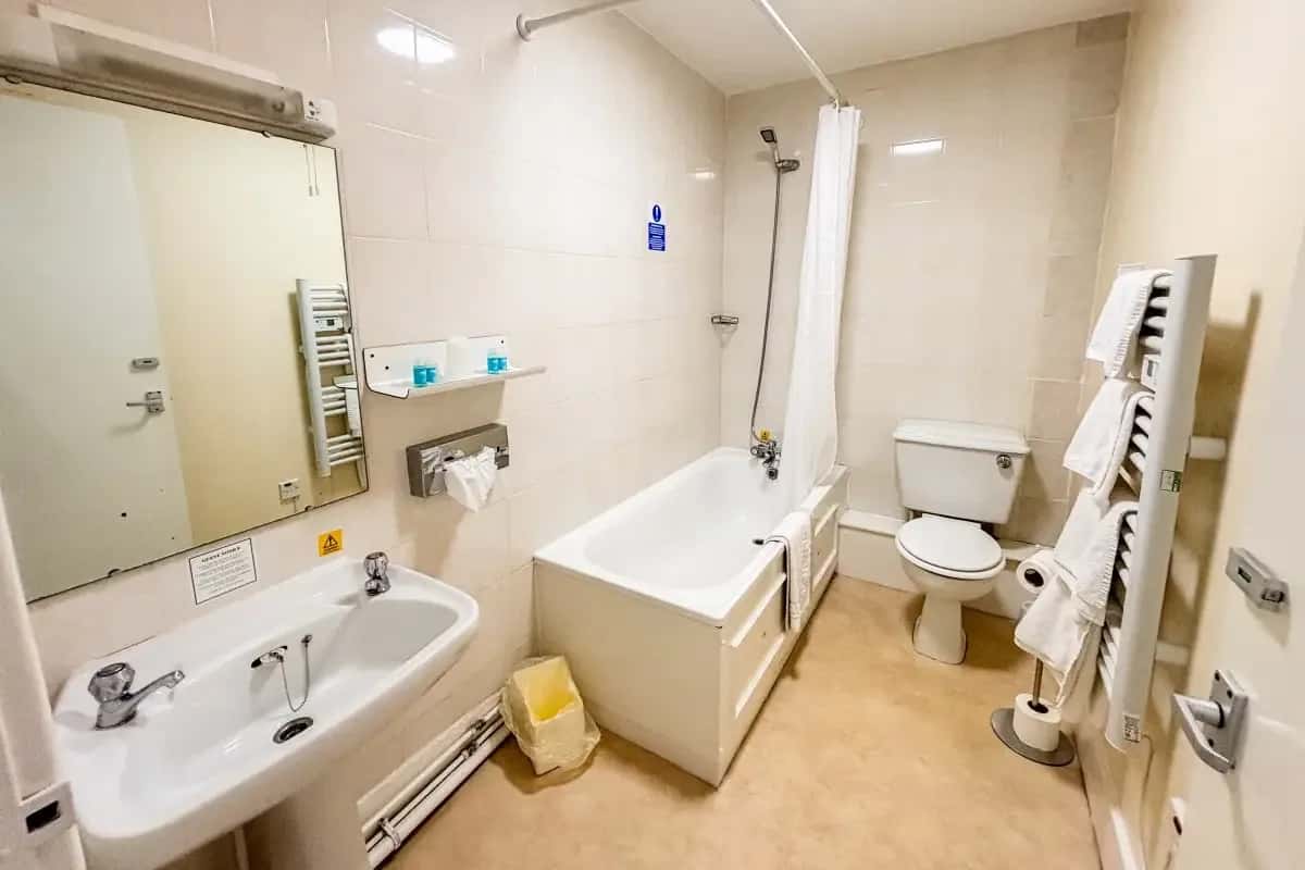 Double Room (3)