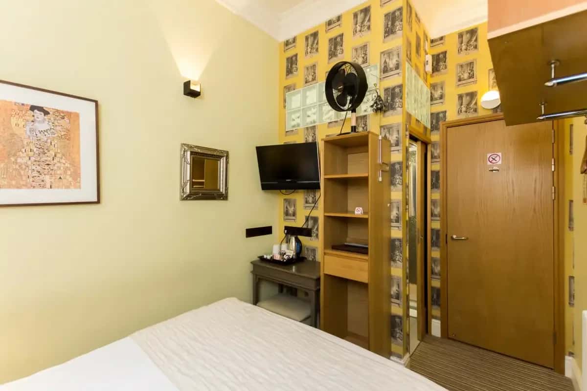 Double Room at Arosfa Hotel London