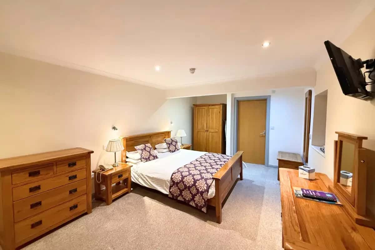 Family Room 4 Adults in Craigmonie Hotel