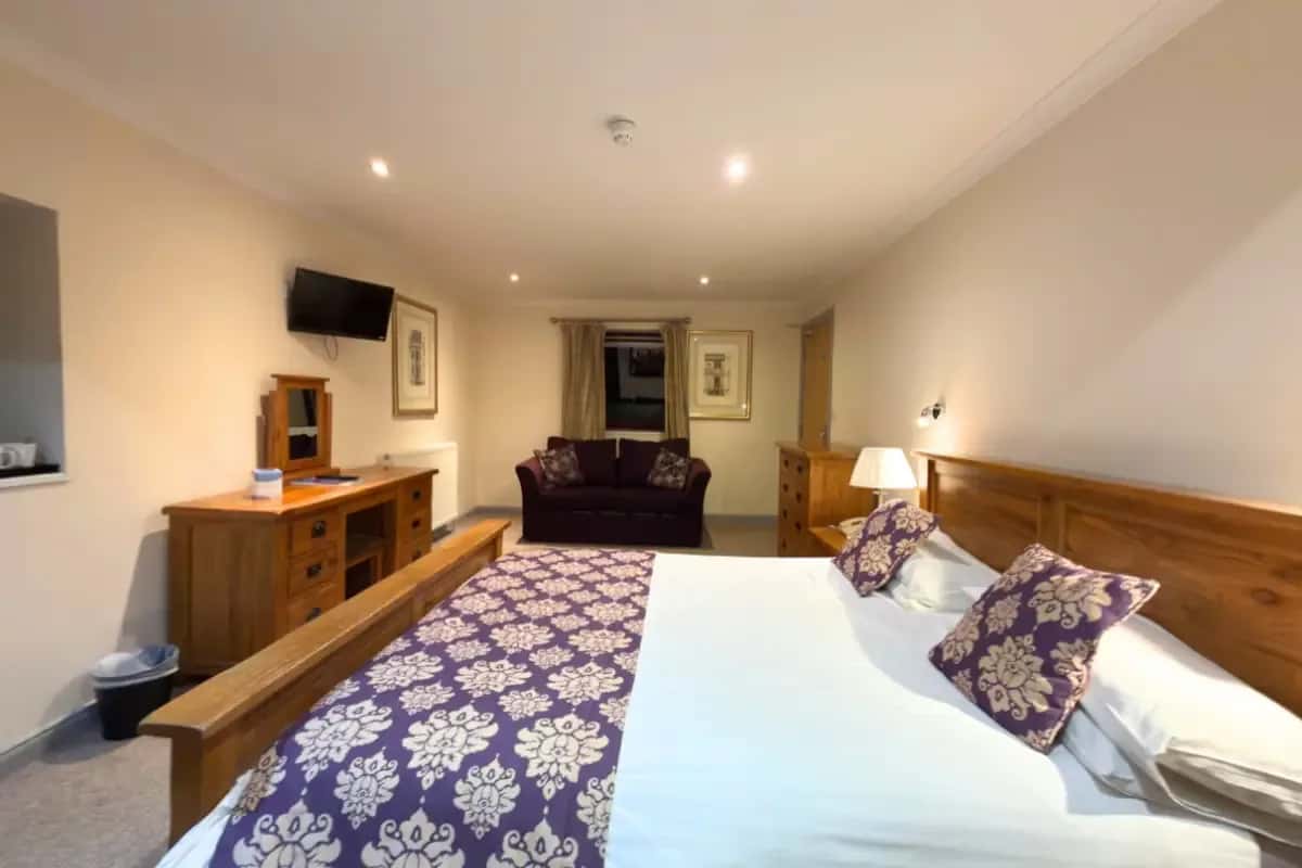 Family Room 4 Adults in Craigmonie Hotel