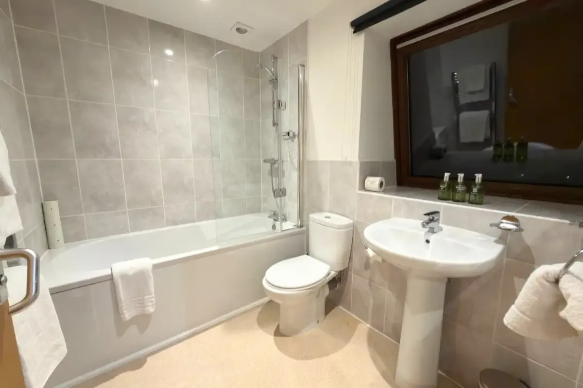 Family Room 4 Adults in Craigmonie Hotel