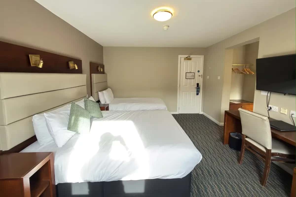 Family Room with Queen sized bed and Single bed