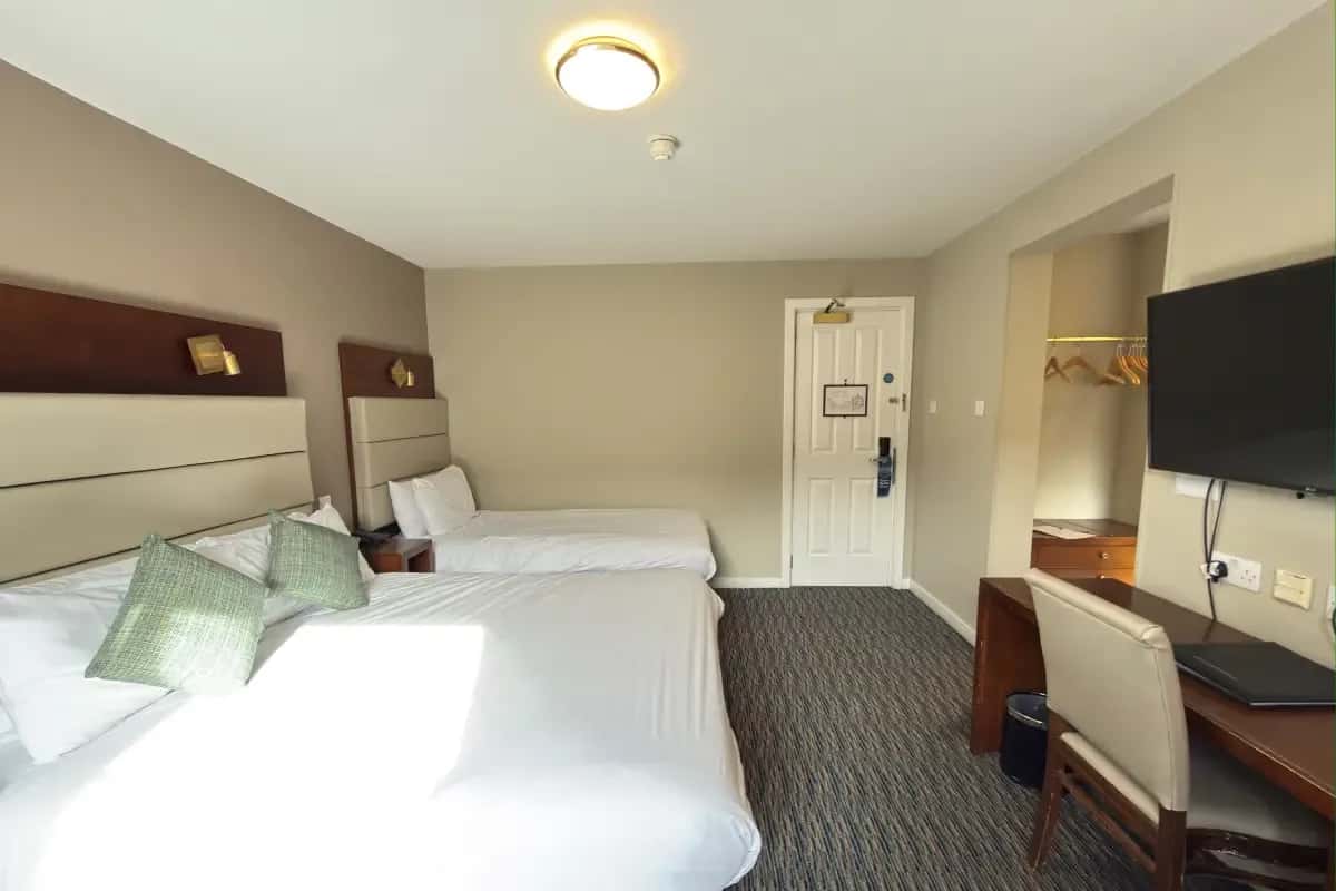 Family Room with Queen sized bed and Single bed