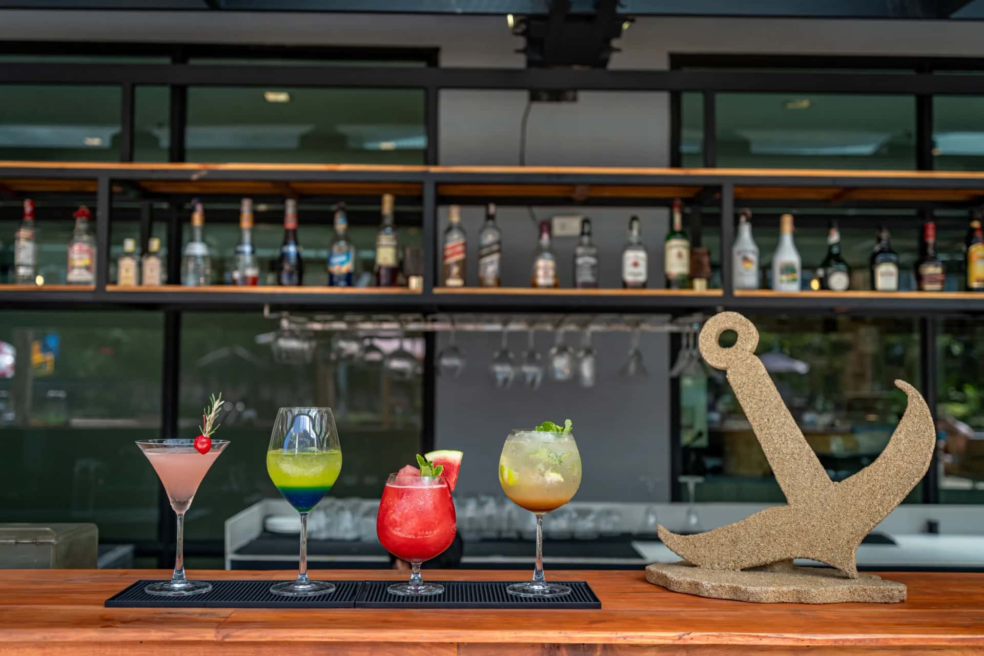 https://nwamljgj1v75tkz0.public.blob.vercel-storage.com/Restaurant-Anchor-Bar.webp