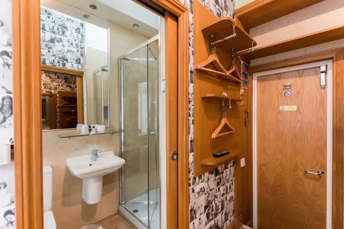 Single Room at Arosfa Hotel London