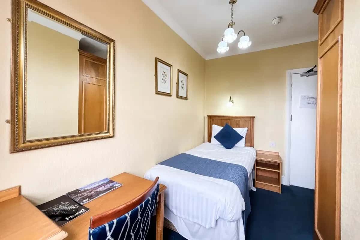 Single Room (4)
