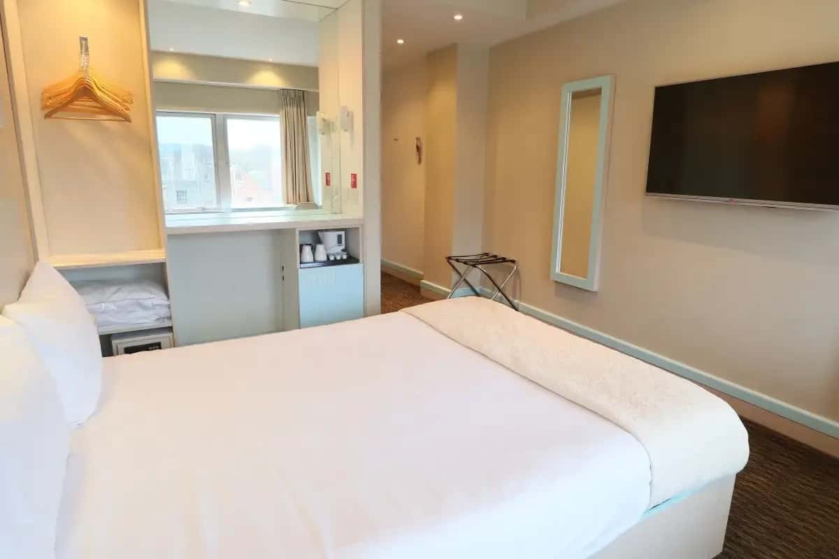 Standard Double Room in Citrus Hotel Cheltenham