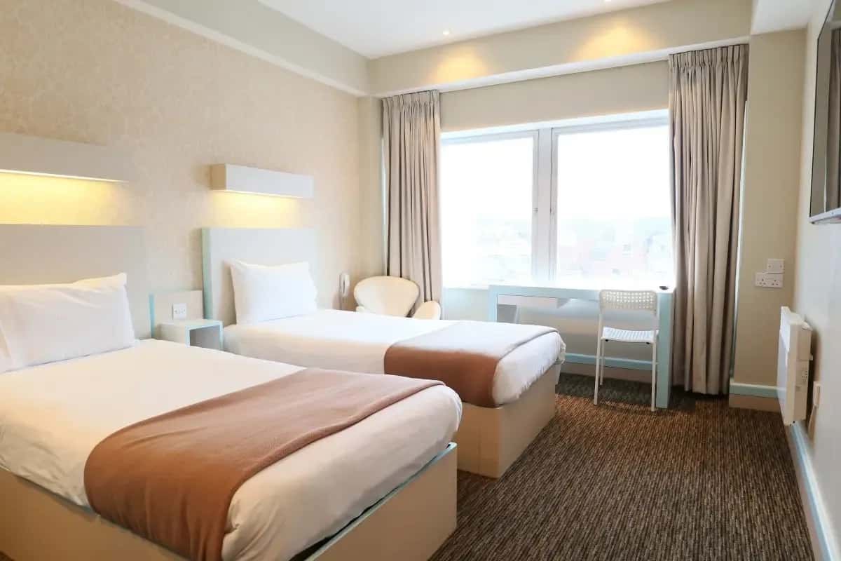 Standard Twin Room in Citrus Hotel Cheltenham