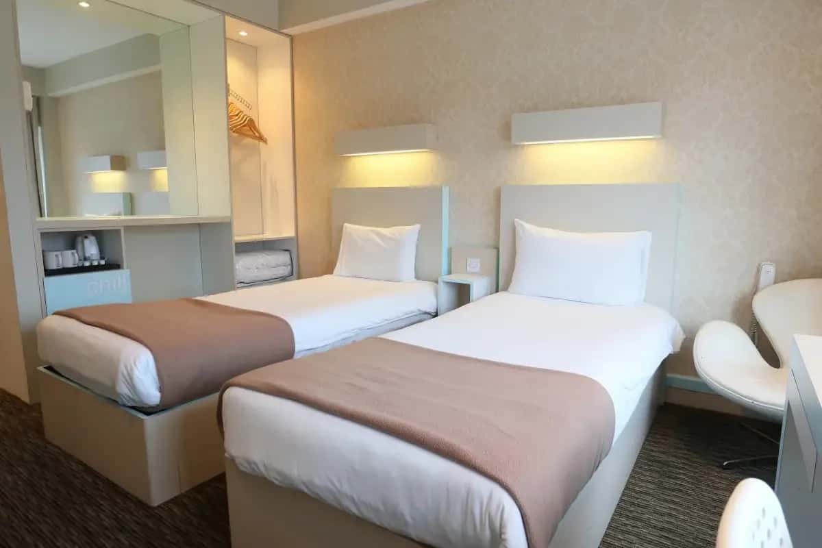 Standard Twin Room in Citrus Hotel Cheltenham
