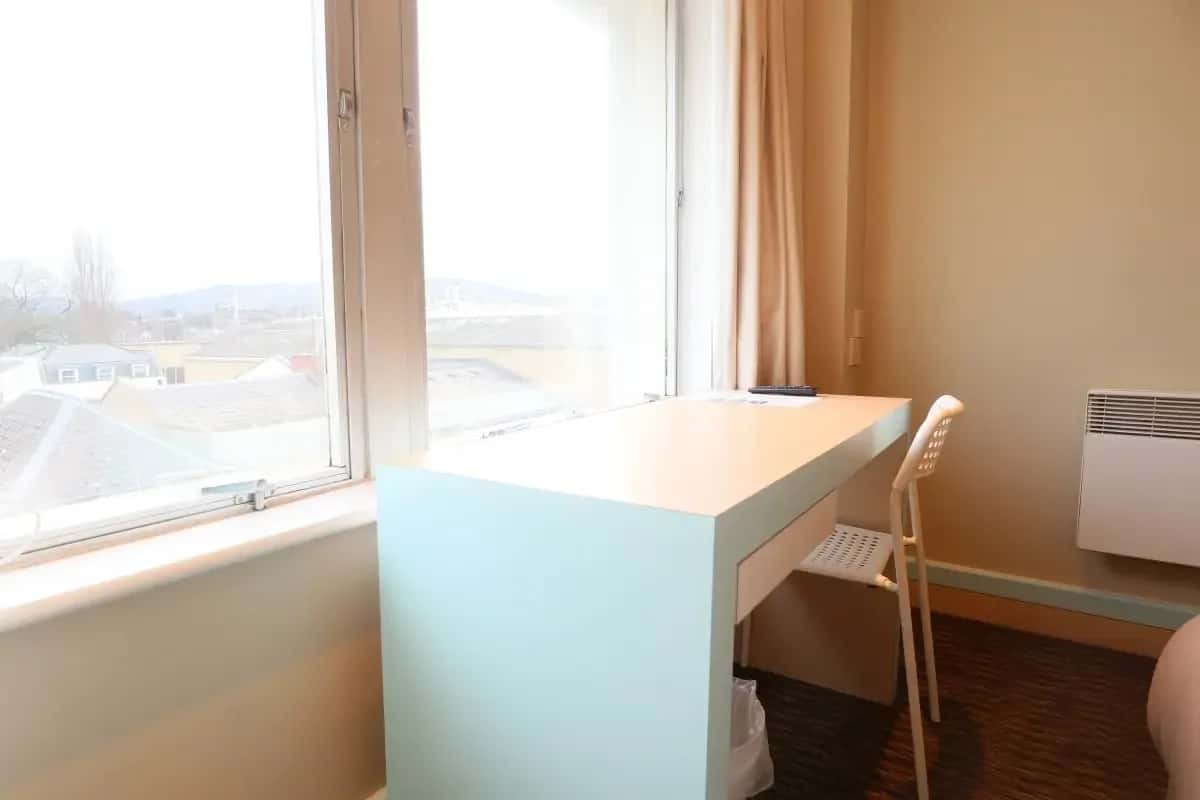 Standard Twin Room in Citrus Hotel Cheltenham