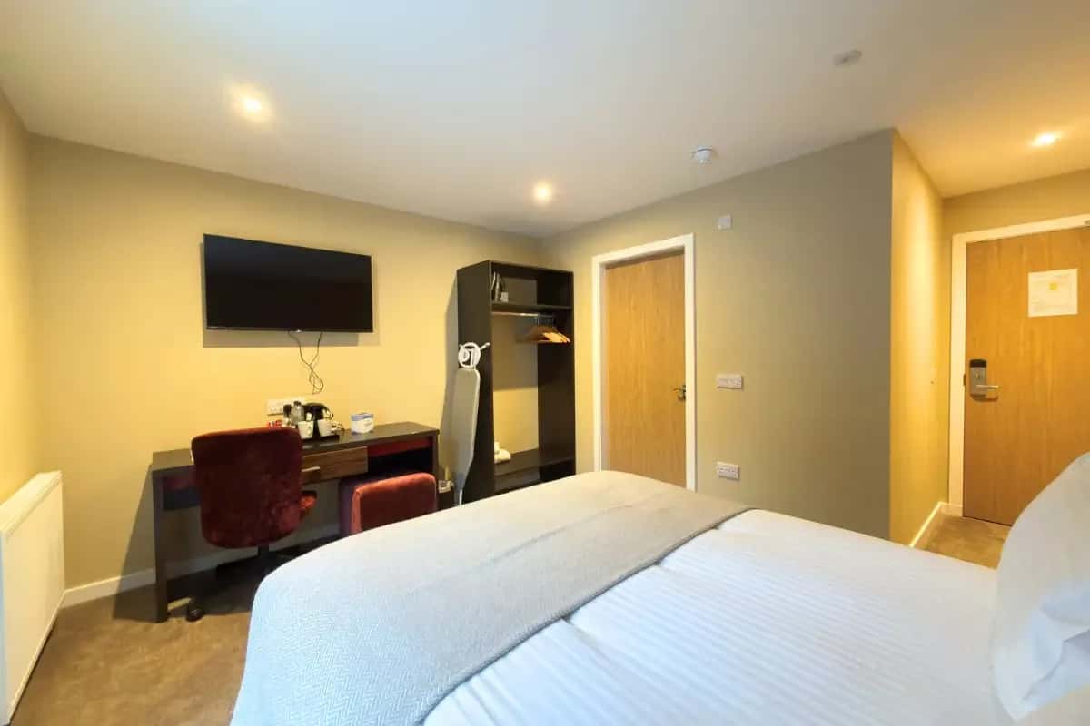 Superior Double Room in Cragminie Hotel