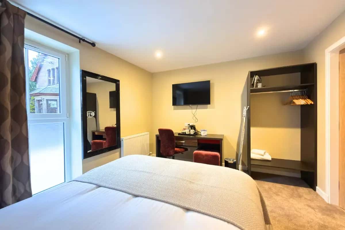 Superior Double Room in Cragminie Hotel
