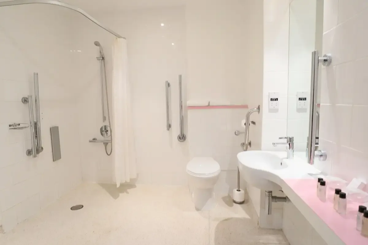 Triple Room in Citrus Hotel Cheltenham