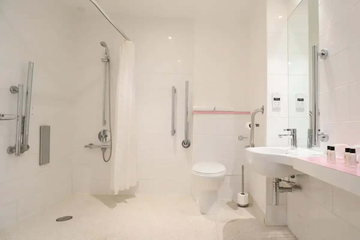 Triple Room in Citrus Hotel Cheltenham