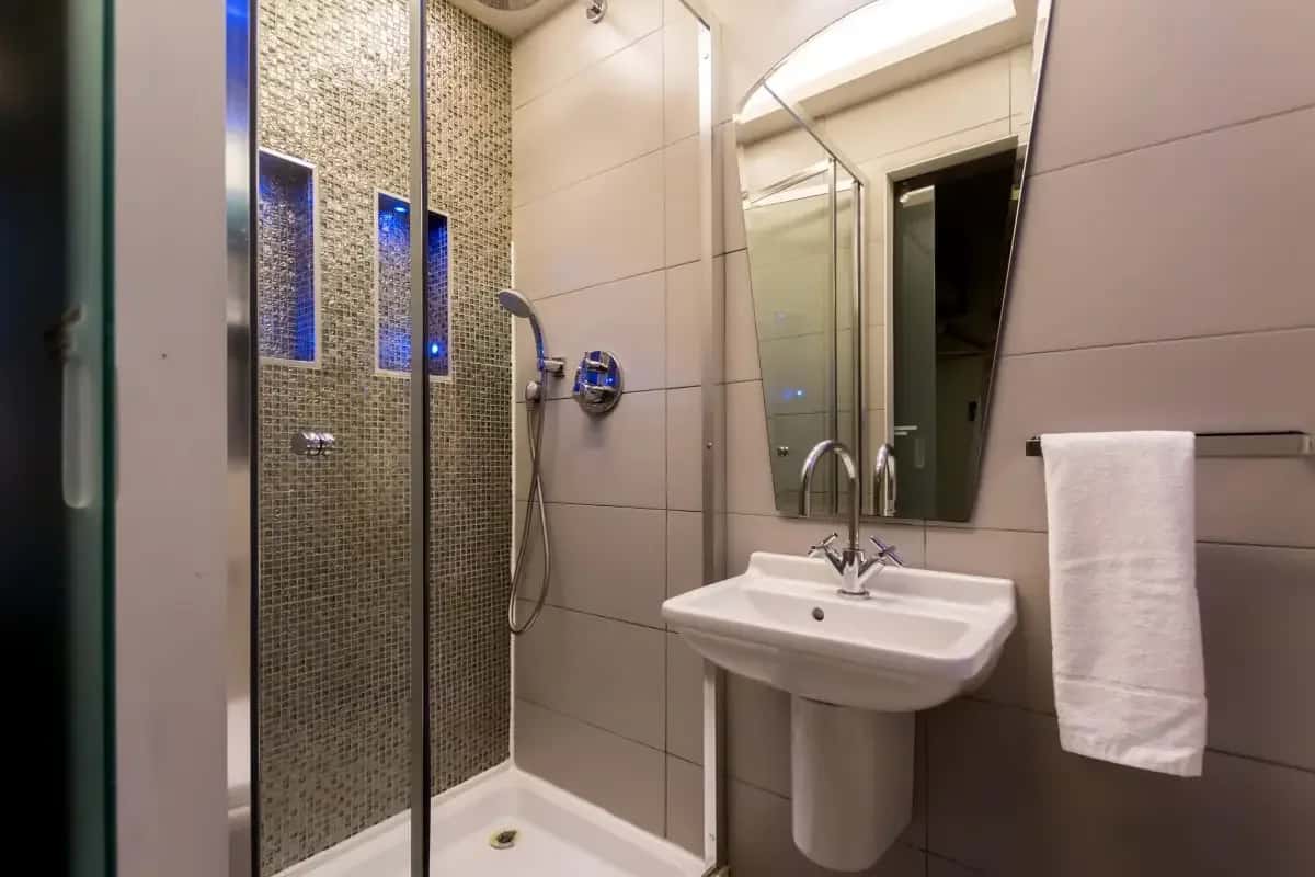 Twin Room at Arosfa Hotel London