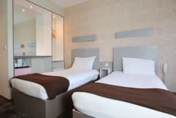 Accessible Twin Room in Citrus Hotel Cheltenham