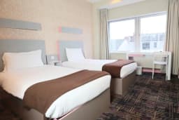 Accessible Twin Room in Citrus Hotel Cheltenham