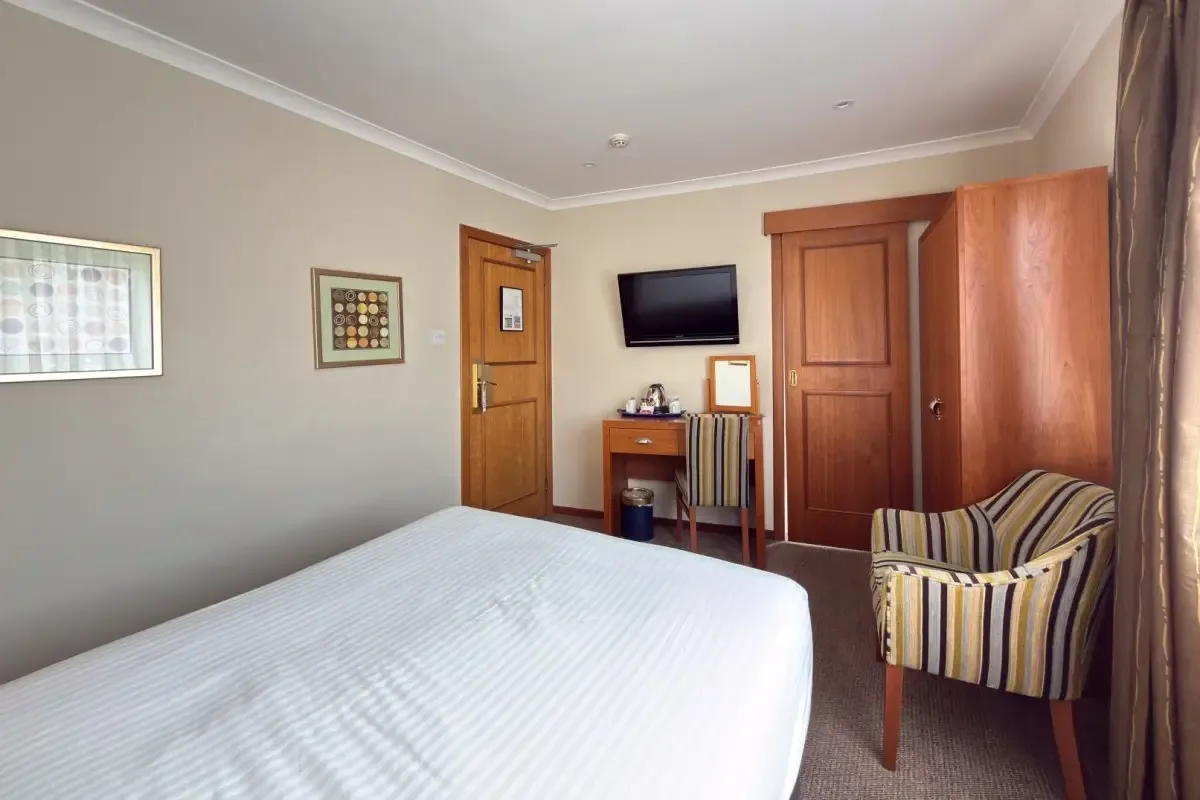 Cozy Double Room with King sized bed at The Angus Hotel Blairgowrie