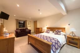 Family Room 4 Adults in Craigmonie Hotel