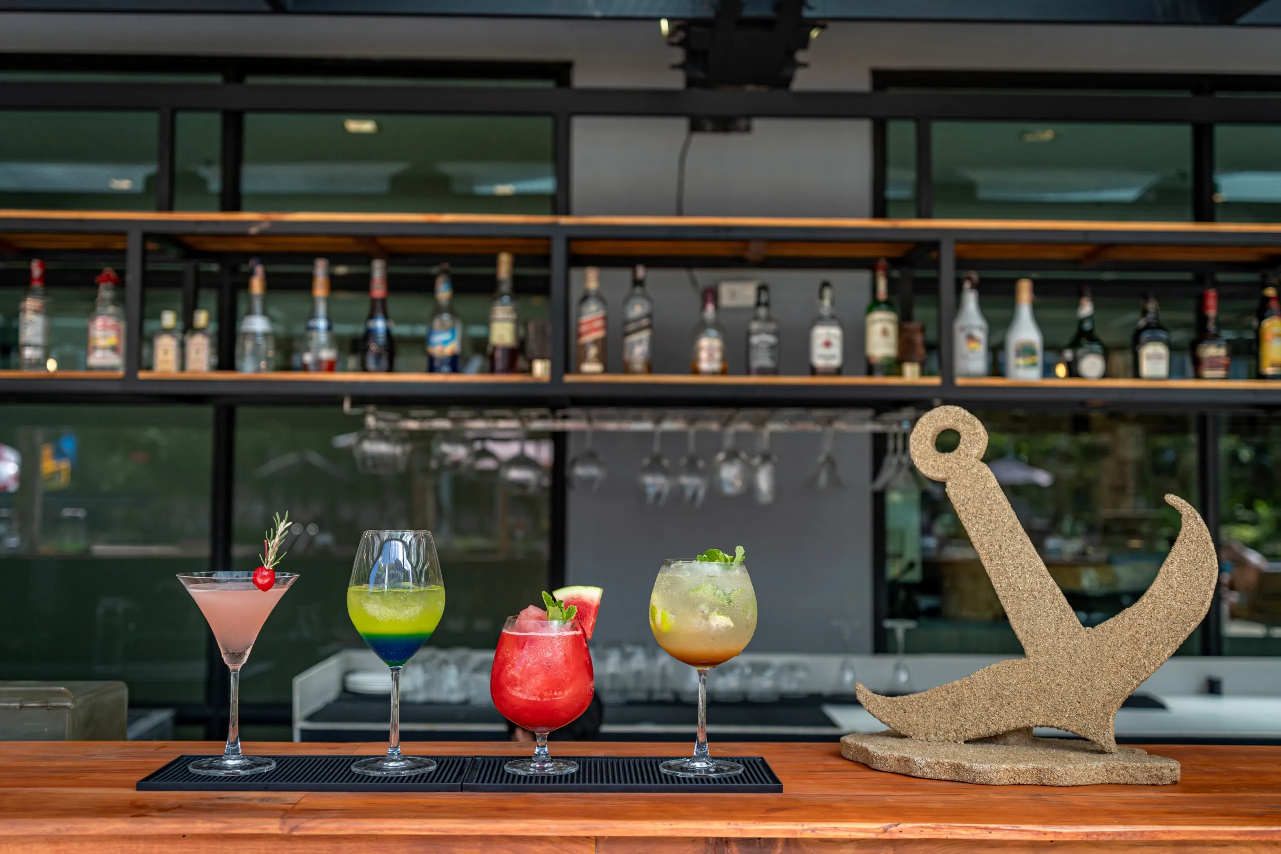 https://nwamljgj1v75tkz0.public.blob.vercel-storage.com/Restaurant-Anchor-Bar.webp
