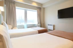 Standard Twin Room in Citrus Hotel Cheltenham
