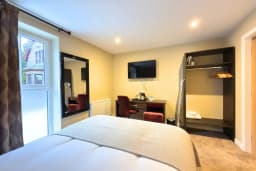 Superior Double Room in Cragminie Hotel