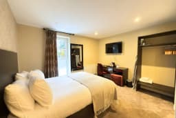 Superior Double Room in Cragminie Hotel