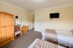 Twin Room (3)