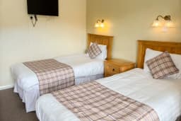 Twin Room (4)