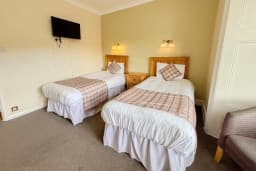 Twin Room (6)