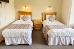 Twin Room (7)