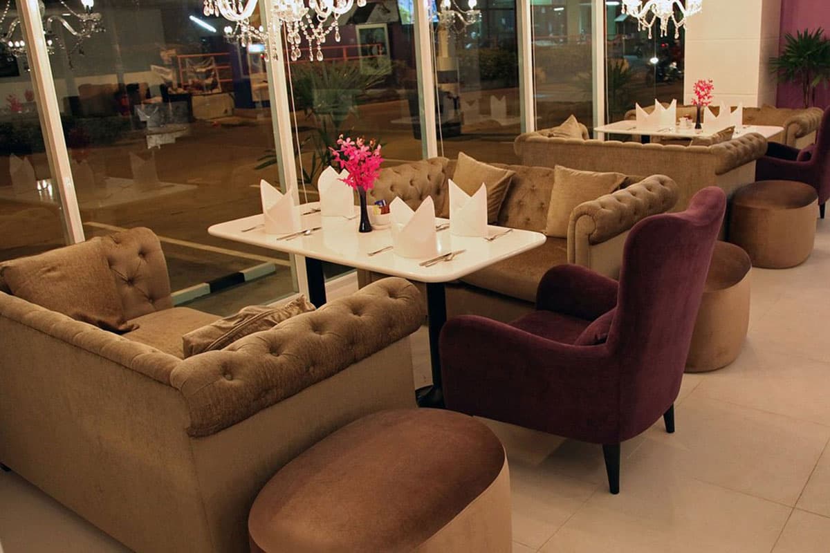 Bistro โรงแรม Nova Suites Pattaya